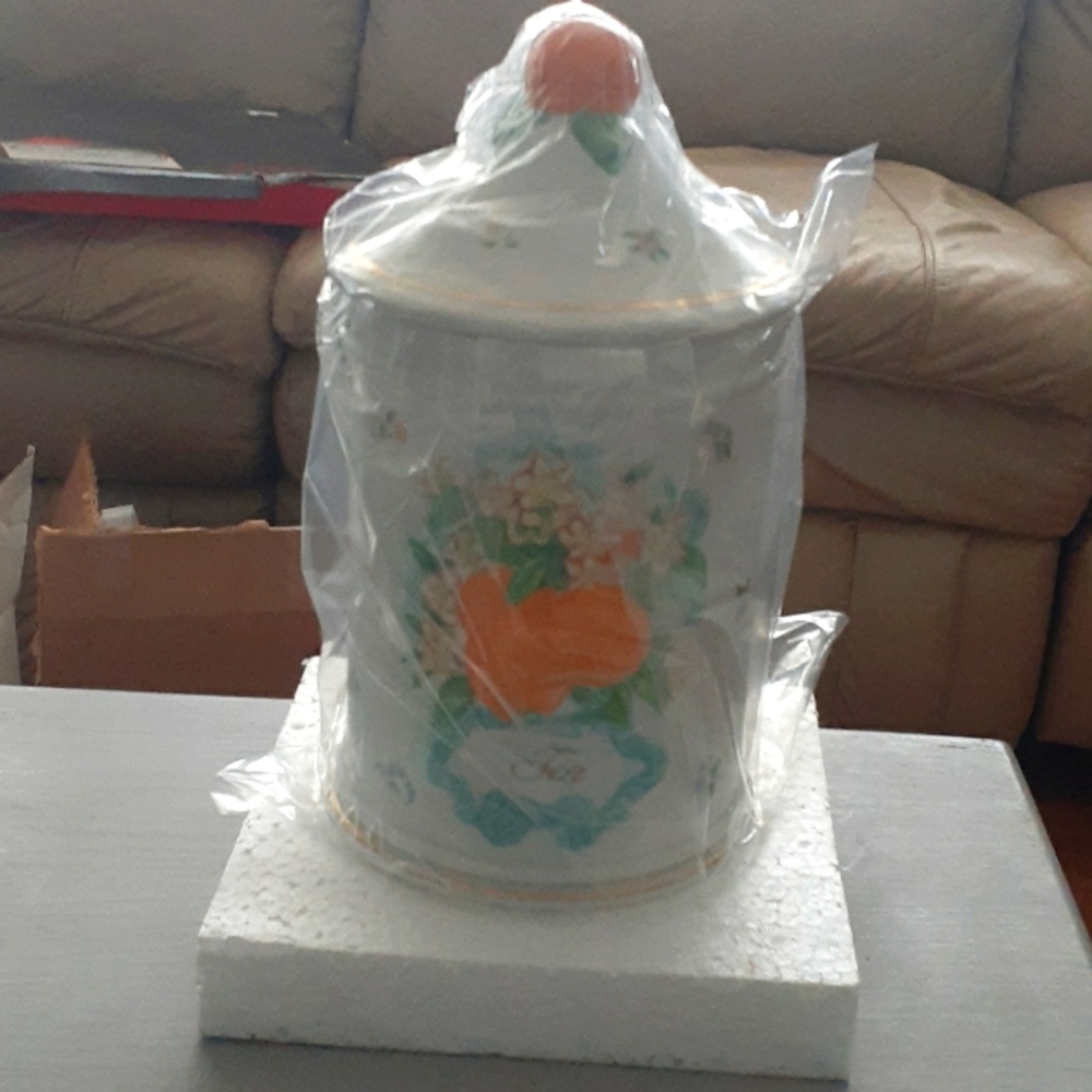 Franklin Mint Vtg 'Le Cordon Bleu' ceramic caniste